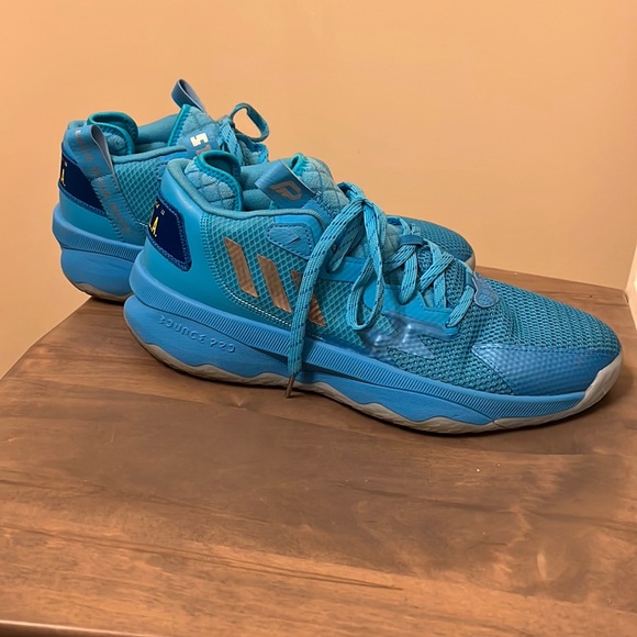 Men’s Adidas DOLLA shoes - Picture 1 of 4